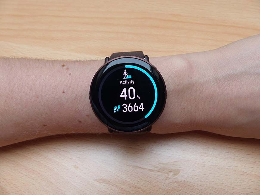 Man sieht den Aktivitätstracker auf der Polar Ignite 3.